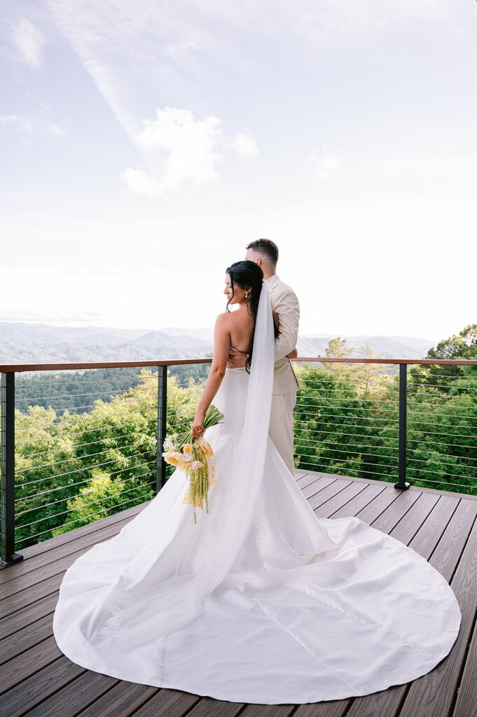 destination wedding photographer serving Nashville, Knoxville, Pigeon Forge, and Chattanooga; East Tennessee wedding venues