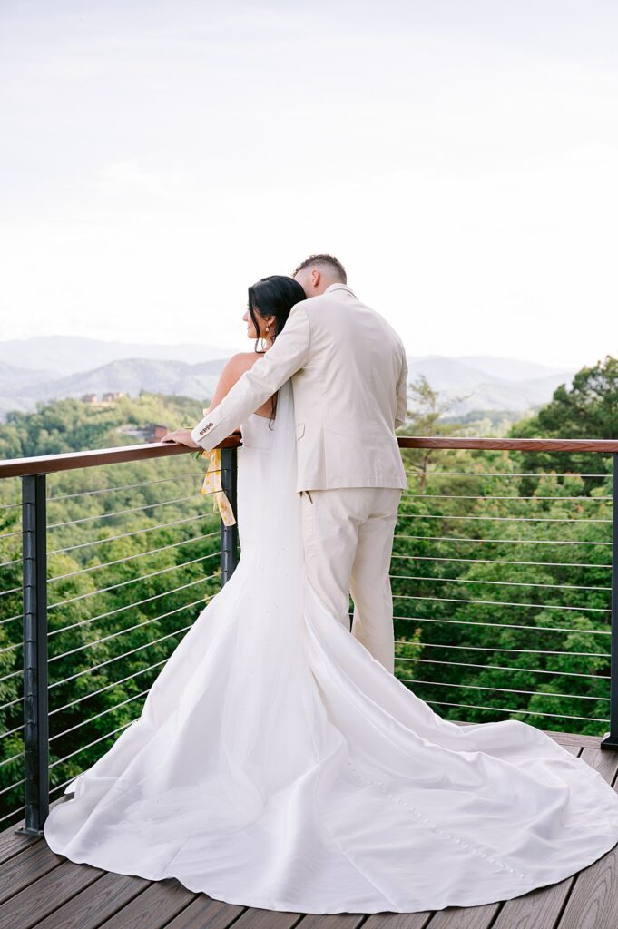 destination wedding photographer serving Nashville, Knoxville, Pigeon Forge, and Chattanooga; East Tennessee wedding venues